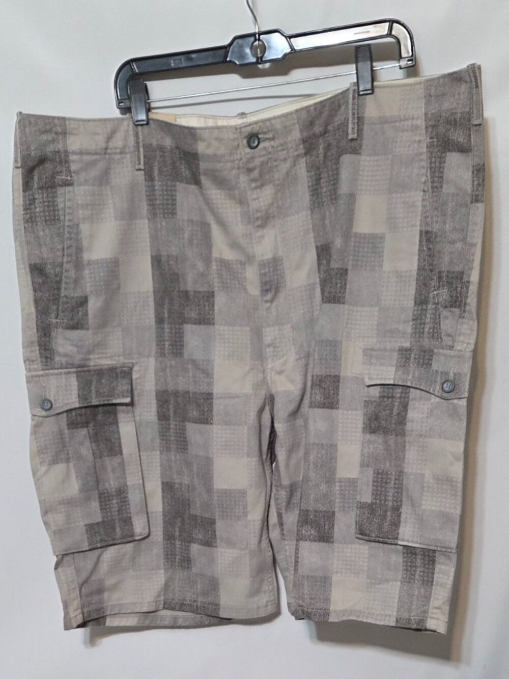 Levi's Mens 44 Flat Front Cargo Shorts White Gray Plaid White Tab